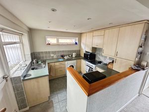 Kitchen- click for photo gallery